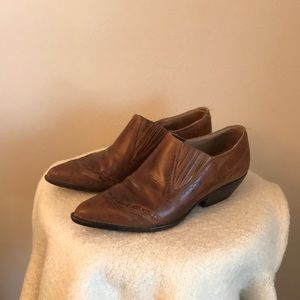 GUESS western ankle boot!